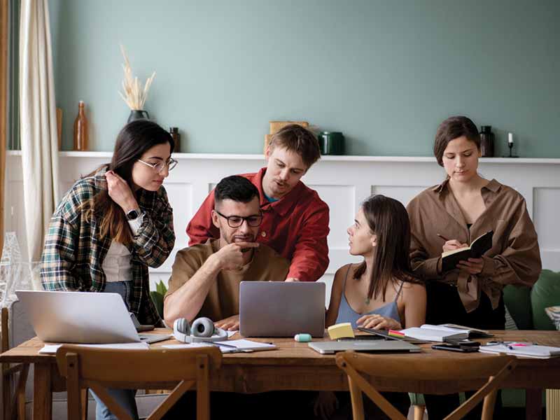 Código de conduta: Mesa de trabalho compartilhada - Freepik